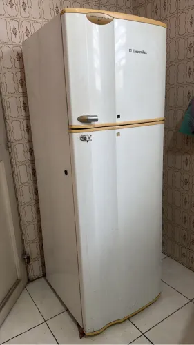 Geladeira 2 portas 110v eletrolux