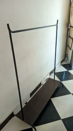 ARARA CABIDE DE PÉ COM SAPATEIRA