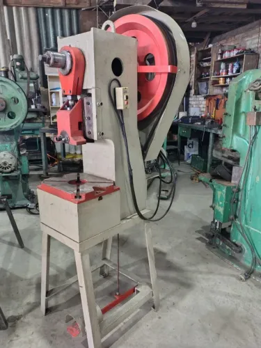 Prensa Excêntrica 12 Ton