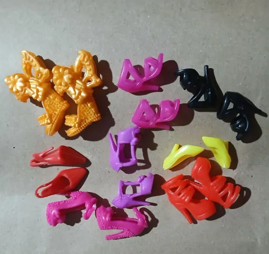 Barbie lote roupas e sapatos