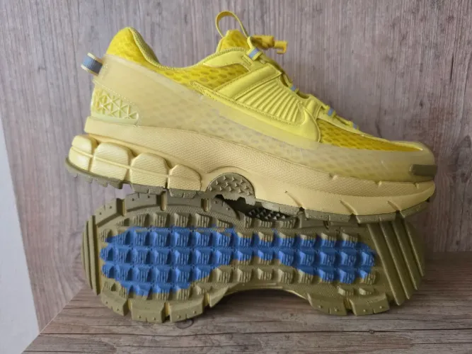 Nike Zoom Vomero 5 Roam