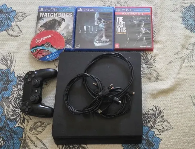 Experimente a imersão total com este PS4! Acompanha 1 controle original e 4 jogos incrívei