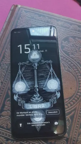 Infinix Hot 60i 8 GB de RAM (expansível) e 256 GB de armazenamento interno.