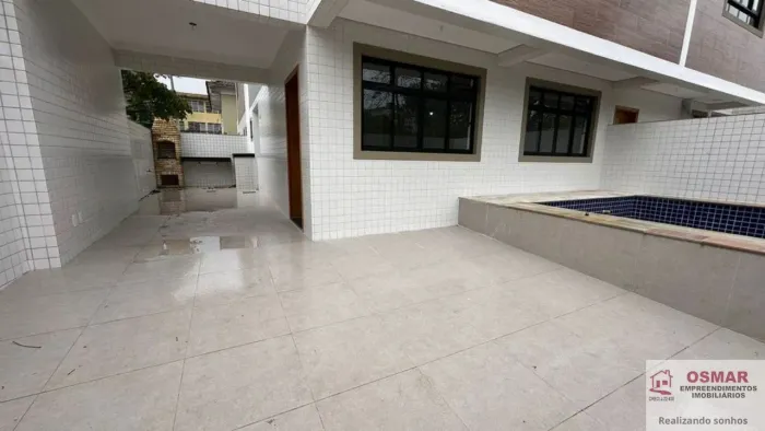 Imperdível casa à venda em Santos-SP na Vila Belmiro: 3 quartos, 3 suítes, 2 salas, 1 banh