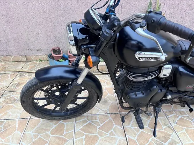 Royal Enfield Meteor 350. 21/22.
