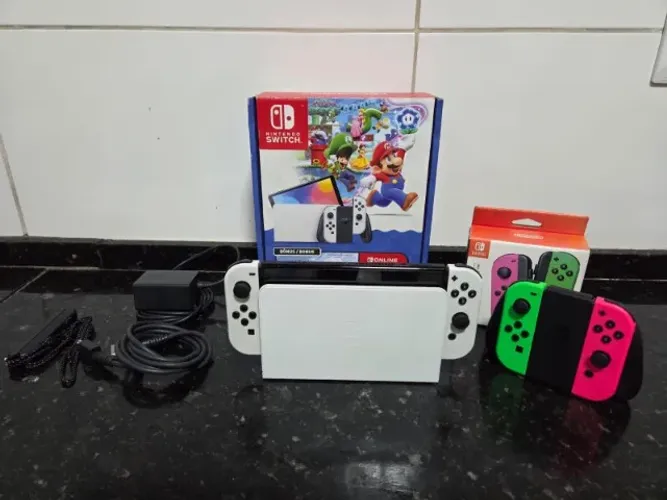 Vendo Nintendo Switch OLED Bloqueado Original Semi-NOVO Com Joycon Extras (Aceito Cartão)