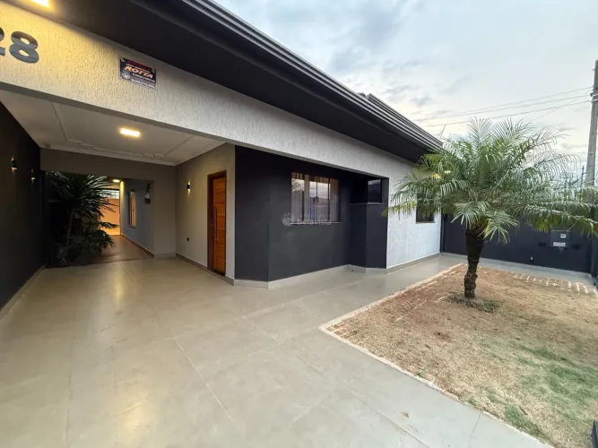 CASA SEMIMOBILIADA À VENDA NO JARDIM COLUMBIA lll EM ARAPONGAS.