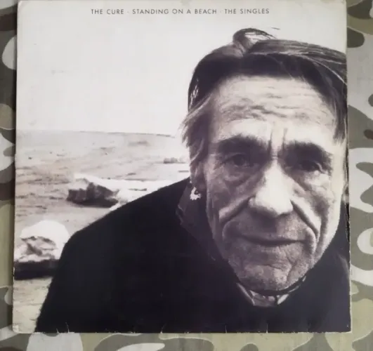 LP Vinil The Cure - Standing on a Beach: The Singles com encarte (1986) VG