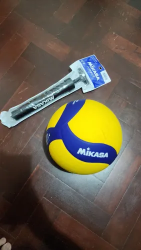 Bola de Vôlei Mikasa V330W + Bomba Mikasa