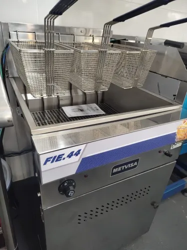 AL - FRITADEIRA ELÉTRICA ÁGUA E OLEO METVISA 44L