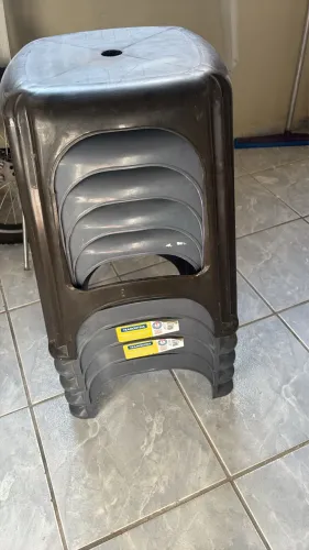 Bancos de plástico venda na unidade