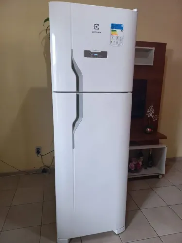Geladeira Electrolux DFN41 Frost free! Seminova