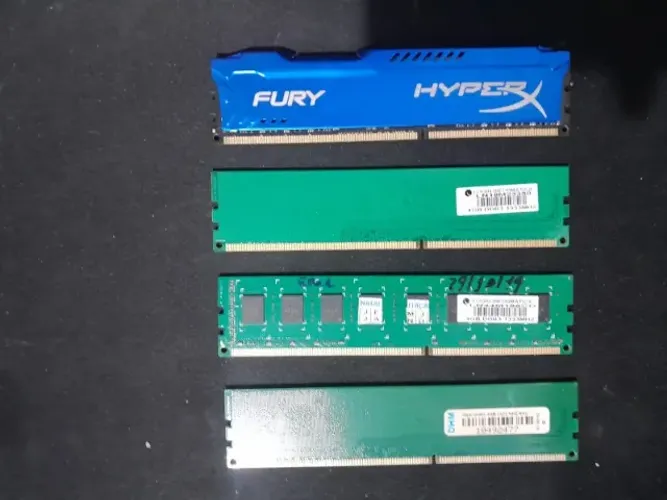 três de 4gb 1333hz e uma de 8gb 1333hz