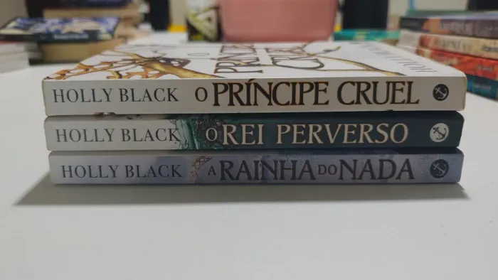 Kit "O Povo do Ar", de Holly Black. Uma das sagas literárias mais famosas do TikTok!!