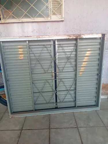 Vendo janela de aço 150,00 tamanho 1,20 por 1,00