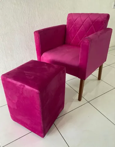 Poltrona sala + Puff Quadrado 