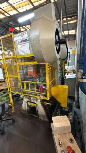 Prensa Jundiaí 45 Ton adequada a NR 12