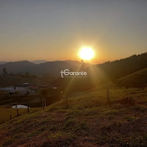 Terreno em Piracaia medindo 1.400 metros, excelente para chácara, linda vista, para venda