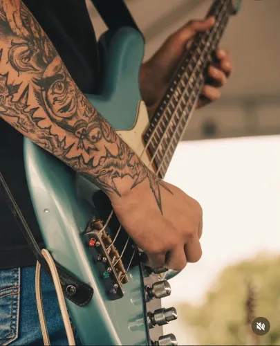 Contrabaixo Squier Affinity Series Azul . Captadores e Afinadores Da Fender. Baixo Custom