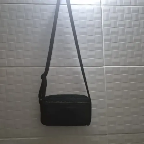 Bag da Asics pequena preta 3 bolsos prática- unissex- É ORIGINAL