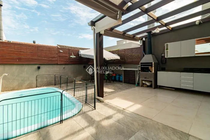 Casa com piscina no Lagos Nova Ipanema