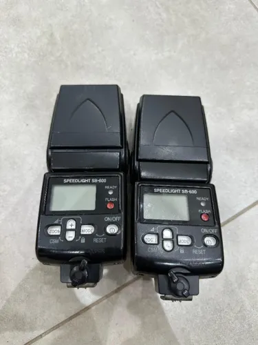 2 Flash SB600 NIKON (Vender logo para retirar peças)