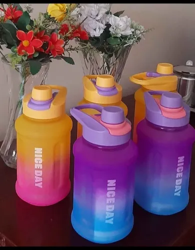Garrafa Com alças  800ml com canudo e adesivo+ adesivos   localizado  Sampaio 