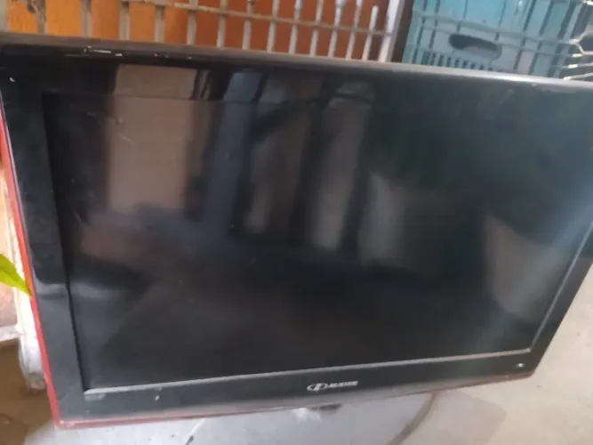 TV HBuster 32 HBTV-32D01HD Tela quebrada