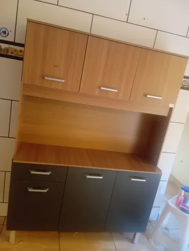 Vende se esse armário está novinho estou vendendo por motivo de mudanças