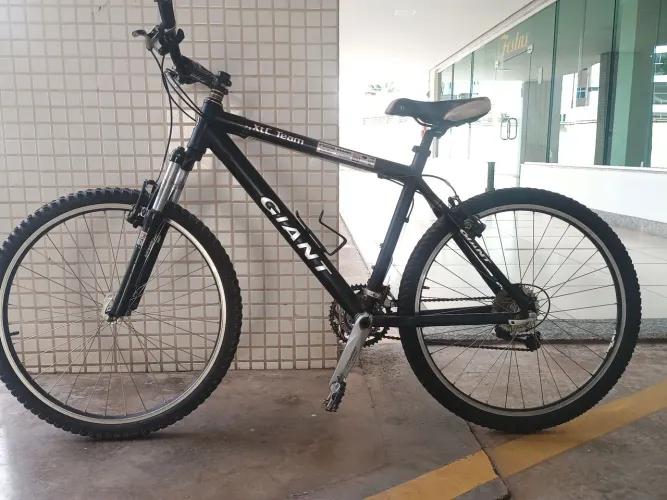 Bicicleta GIANT aro 26 - 27 marchas 