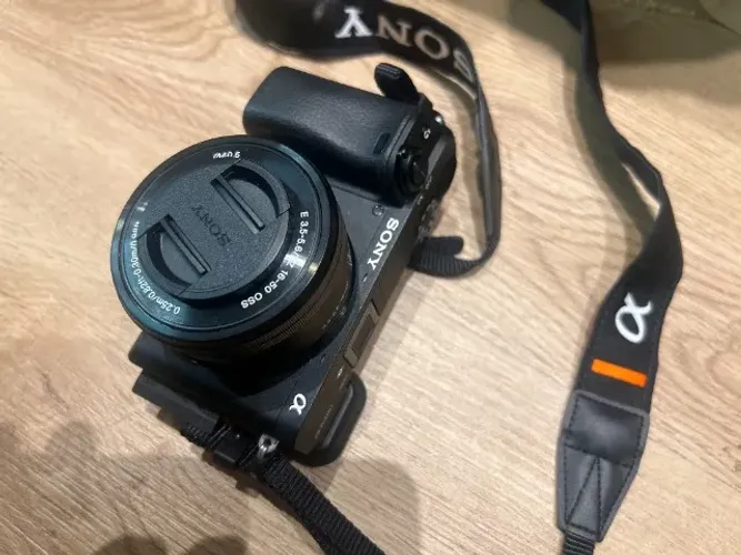 Câmera Sony a6400 + Lente + Bateria + Cartão SD + Bolsa + Carregador ? Somente 10 cliques