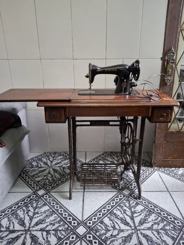 Máquina de costura Singer  modelo 15-88/15-89 de ferro fundido do ano de 1930/1950 complet