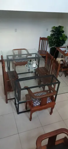Vende-se uma linda mesa de vidro