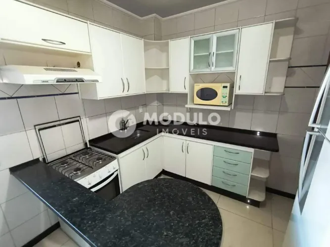 Apartamento mobiliado disponível para locação no bairro Alto Umuarama.
