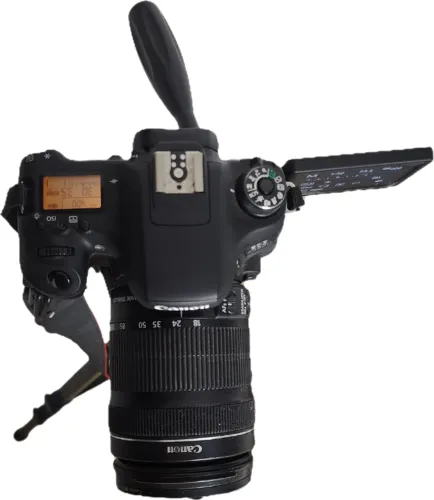 Camera Canon 8000D com lente do KIT - versão japonesa da T6S - comprada no Japão com NF