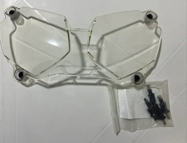Protetor de farol para tiger com faróis semelhante ao molde do protetor.