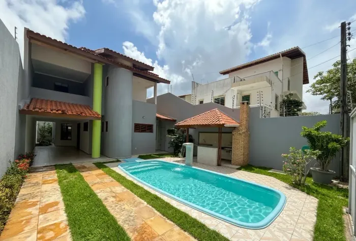 Casa no Luciano Cavalcante: 220m², 4 Suítes, Mobília Fixa e Energia Solar
