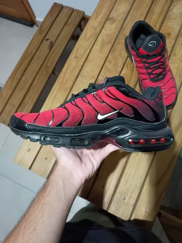 Tênis Nike Air Max Plus TN Vermelho e Preto - Nº 43