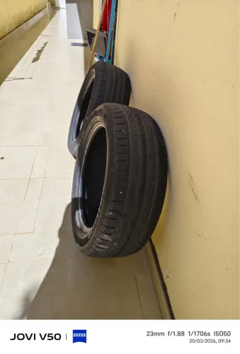 Pneus em ótimo estado R18 215/55