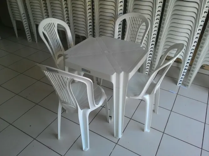 Cadeira e mesa plástica 10 conjunto