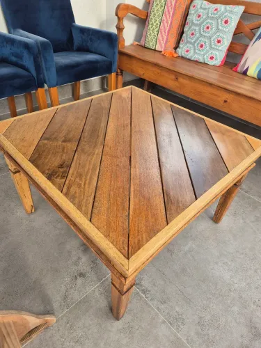 Mesa de apoio de madeira 