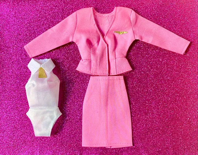 Roupinha Barbie estrela tempo de voar aeromoça