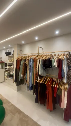 Móveis para loja de roupa