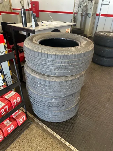 Vendo pneus para caminhonete