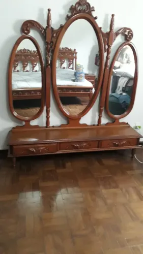 Penteadeira antiga em madeira maciça (3 espelhos)