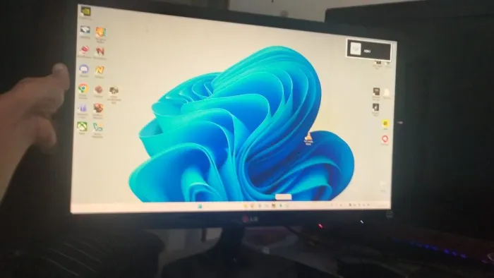 monitor 23p com defeito + Gabinete grande 5 fans +.