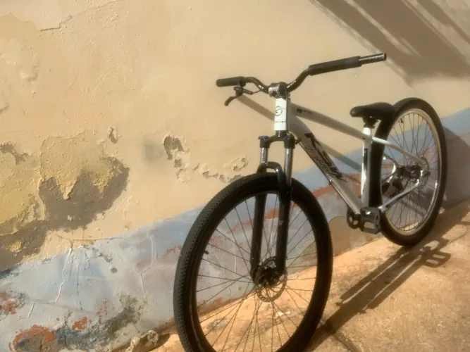 Bike KSW XL700 Aro 29 - Freio Shimano MT200 e Cubo Tanke Barulhento