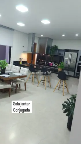 Casa para aluguel com 185 m² e 3 quartos em Residencial Villa de León, Piratininga - SP