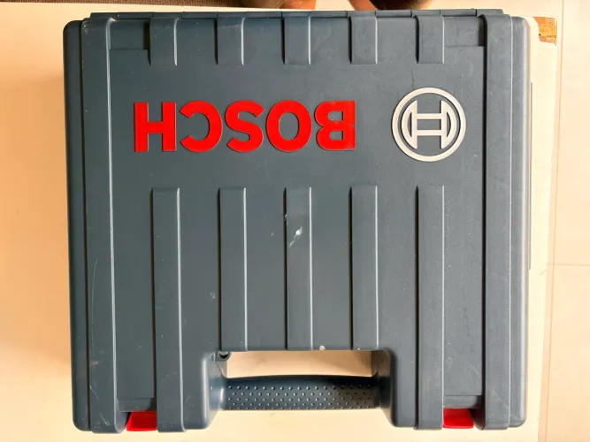 Martelete rompedor Bosch GBH 2-24D 820W em maleta