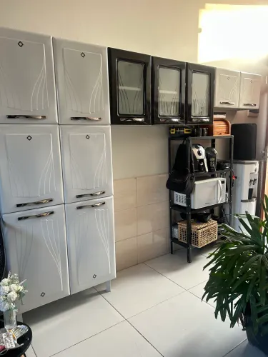 Armário semi novo, 3 meses de uso